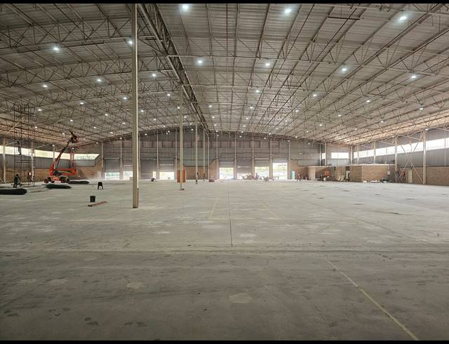 7,671M² WAREHOUSE TO LET IN LONGMEADOW